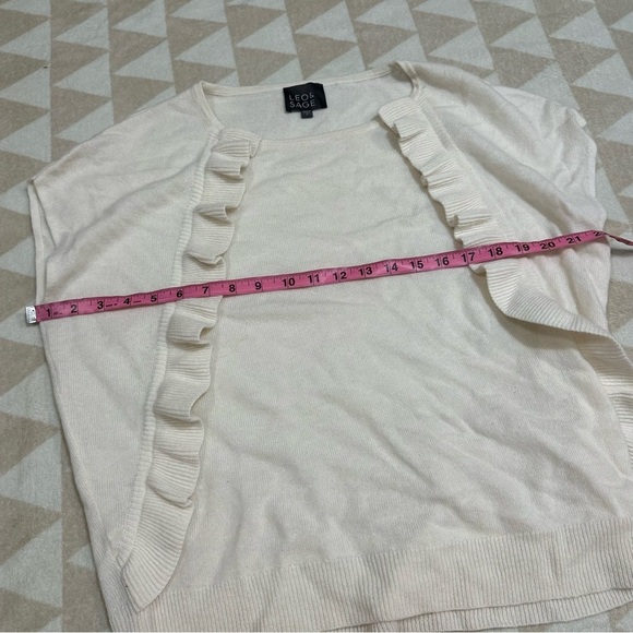 Leo and Sage ivory sleeveless ruffle front cashmere top - Picture 2 of 4